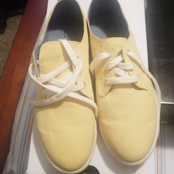 Shoes - Picture 1 of 3